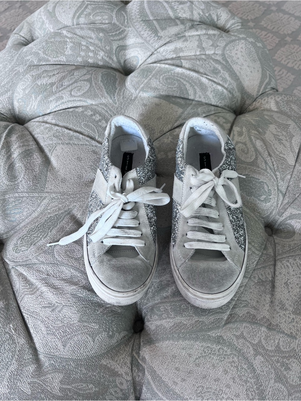 Steve Madden Women's Silver Glitter Low-Top Sneakers - Casual Lace-Up Style